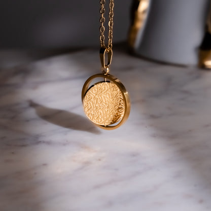 Shahada Spinning Necklace